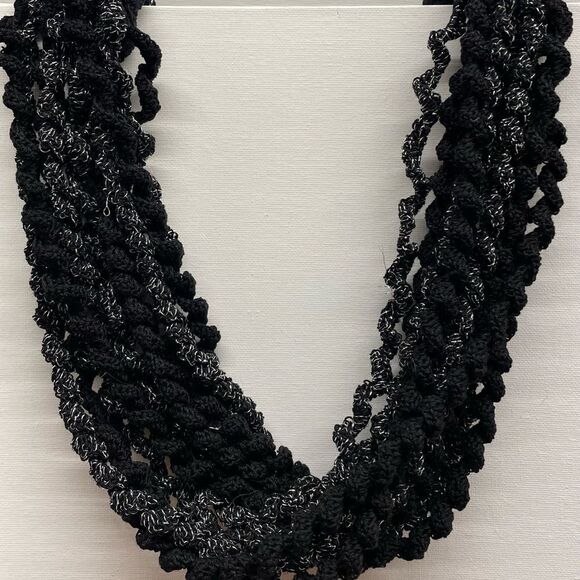 Handmade crochet necklace. One of a kind - Picture 3 of 6